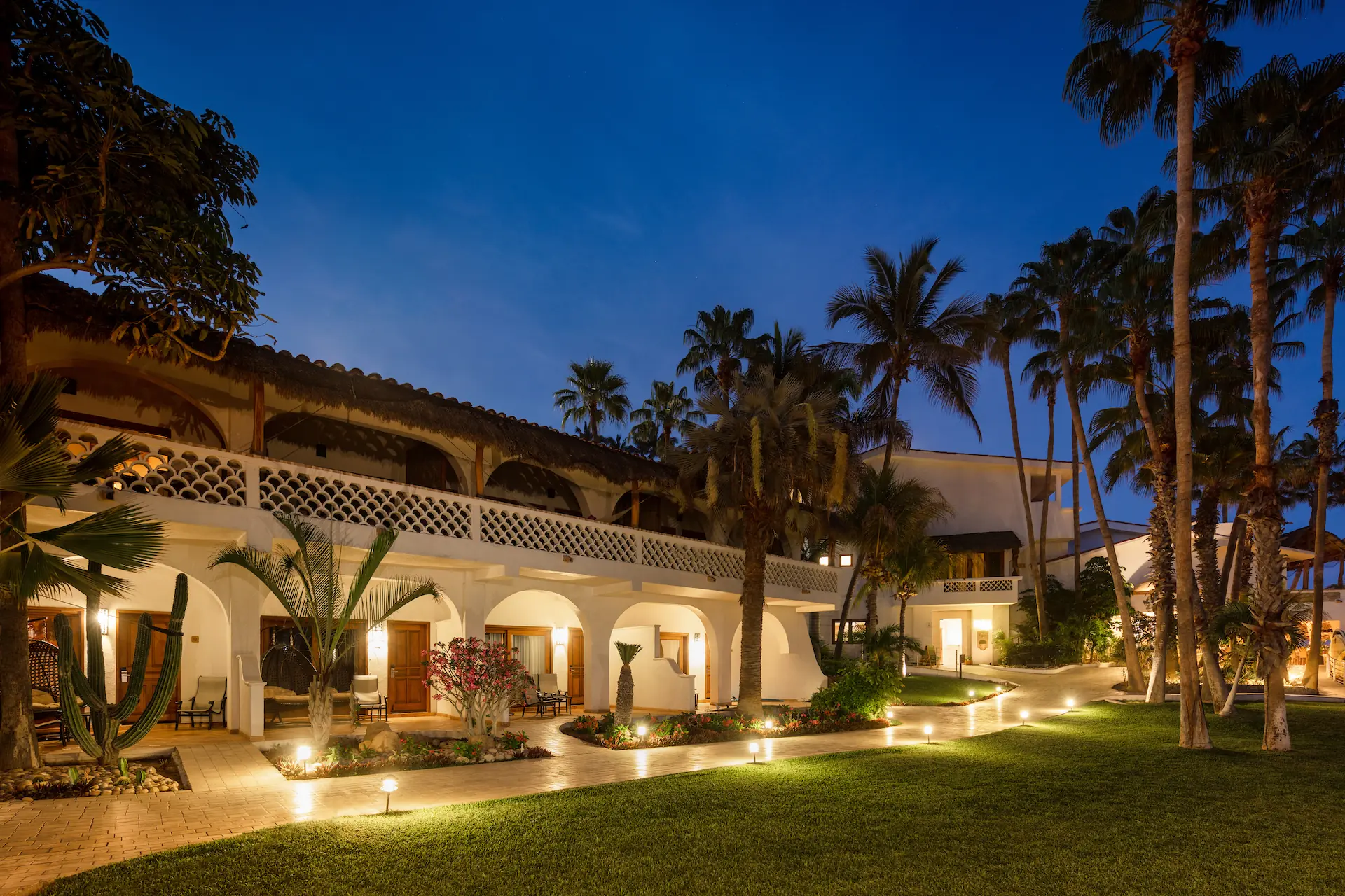 beachfront-resort-gardens-los-cabos-mexico