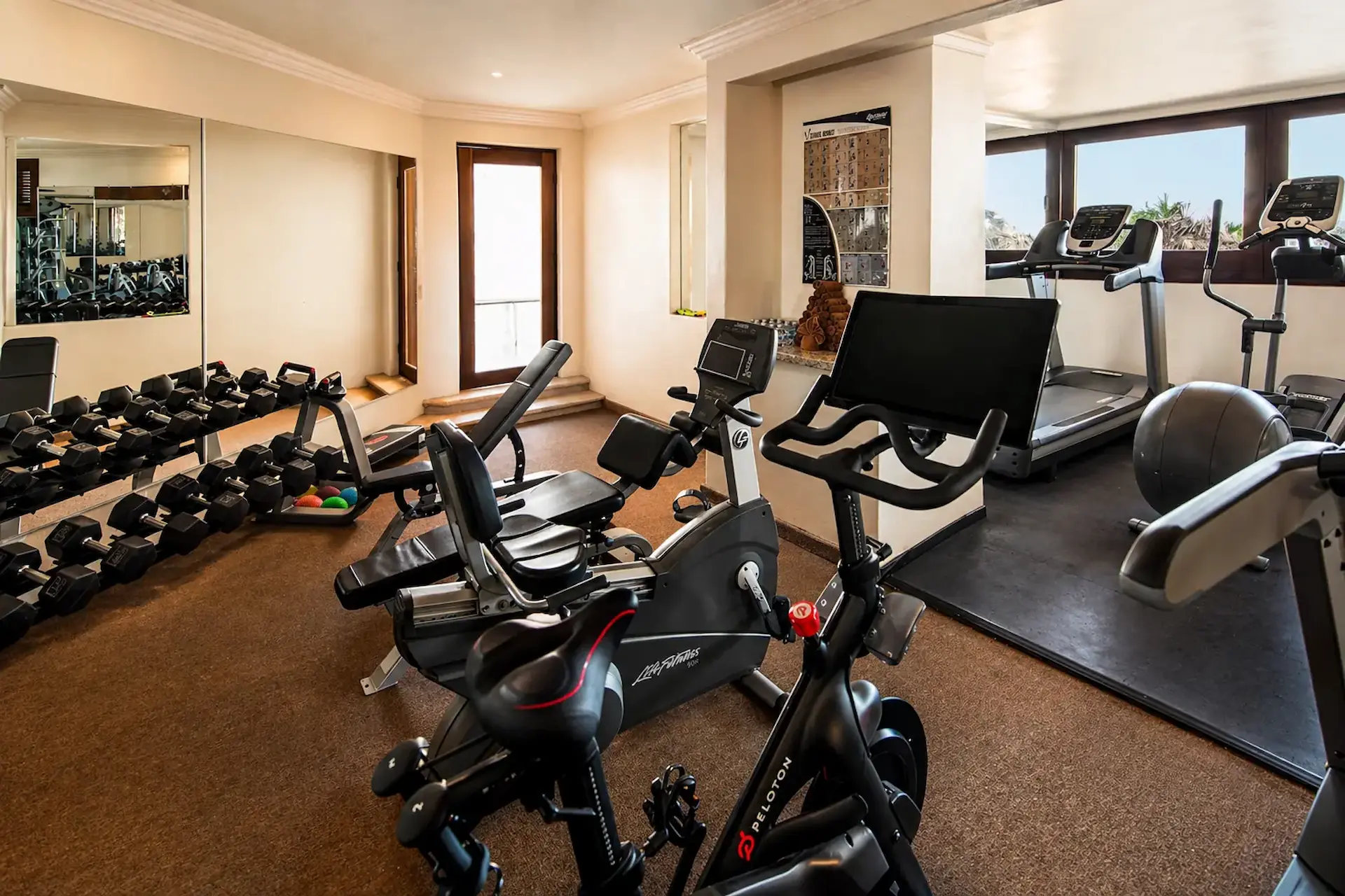 hotel-gym-peloton-los-cabos-mexico